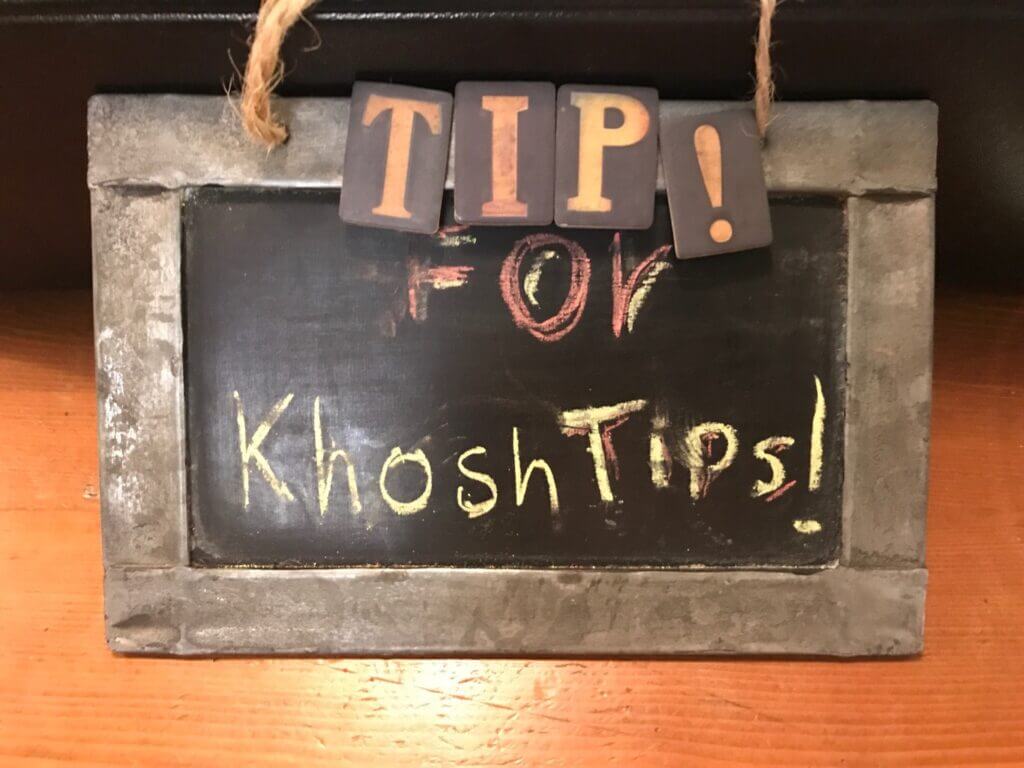 "Tips for khoshtips" sign found in Vadi Café, Tehran